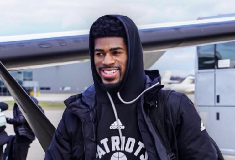 开云体育官方网站-媒体人：贝利首秀难言理想 刚来一切都陌生 多打几场才能全面了解