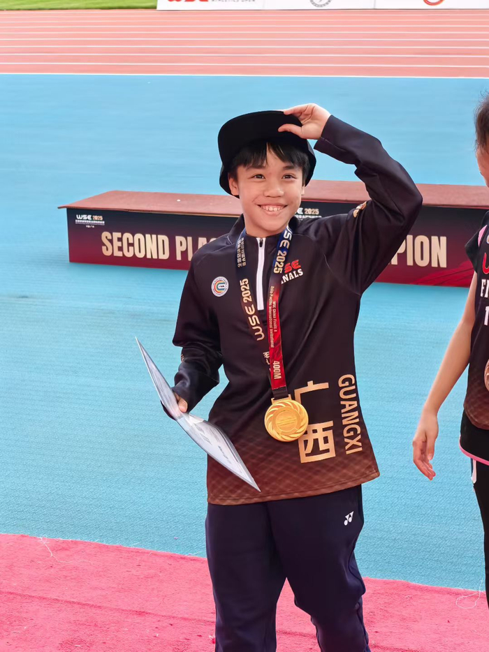 广西10岁女孩惊艳赛场，破纪录夺冠！|田径|苏宥伊|程冲|广州公开赛|训练_新浪体育_新浪新闻
