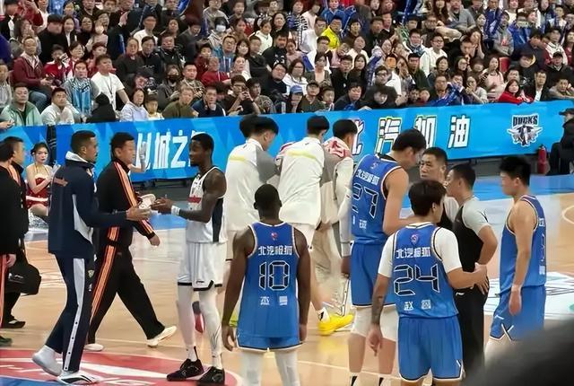 开云体育平台-三分31中8!11冠王广东8进4惨败,北京首钢掀翻热门?